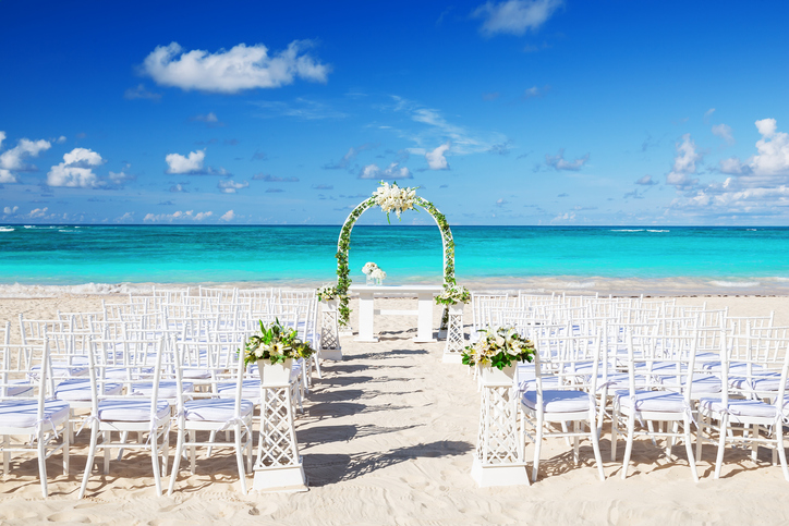 3 million Brits expect to spend £1,000 each attending a wedding abroad this year